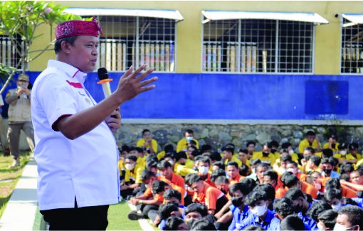 PLT. WALI KOTA BEKASI MENJADI NARASUMBER EDUKASI WAWASAN KEBANGSAAN DI SMA 15 DAN SMK AL BAHRI